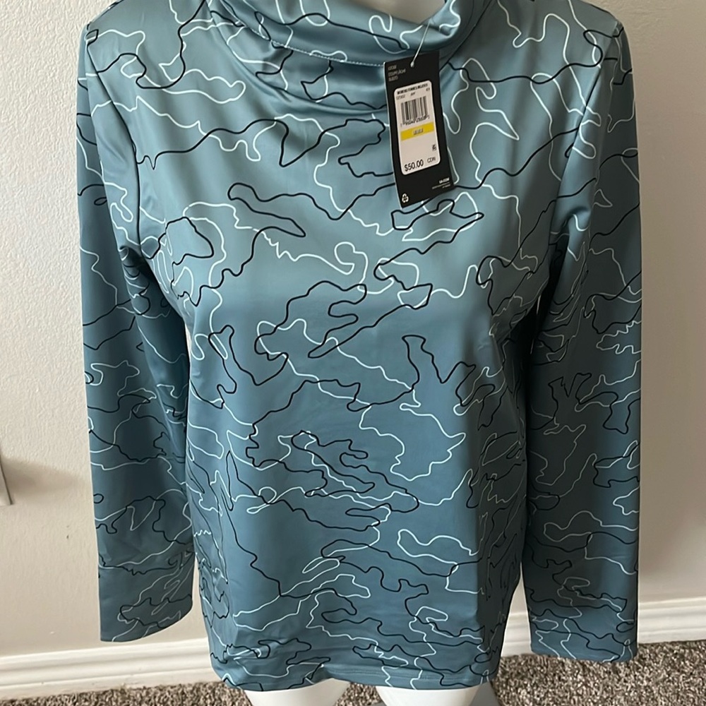 Under Armour loose/coupe long sleeve shirt size M